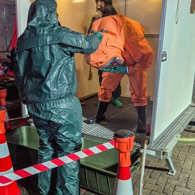 FW-SE: Gefahrgutaustritt auf Betriebsgelände