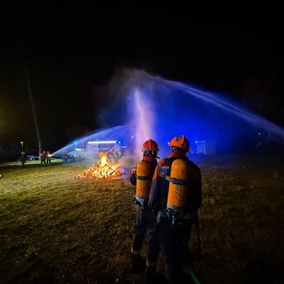 FW Ratingen: 24 Stunden lang Feuerwehrluft schnuppern: Vier Einsätze für die Jugendfeuerwehr
