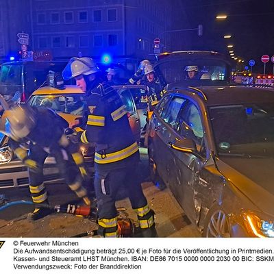 FW-M: Personenrettung nach Unfall (Schwabing)