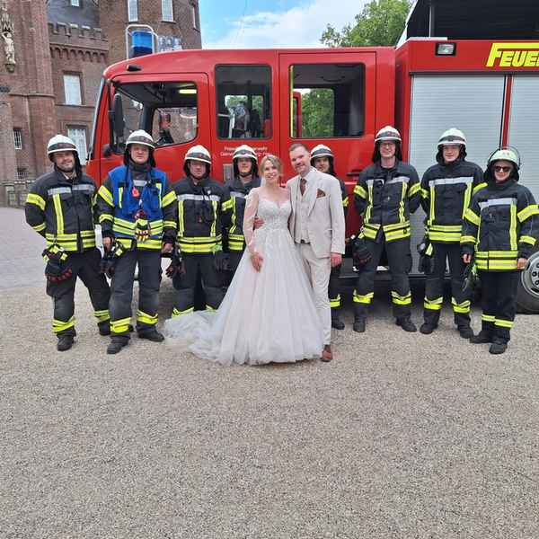 FW-KLE: Feueralarm bei der Hochzeit - ein Funken Romantik mit echtem Einsatz