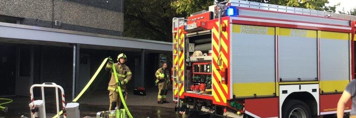 FW Paderborn: Brennender Schrank im Klassenzimmer