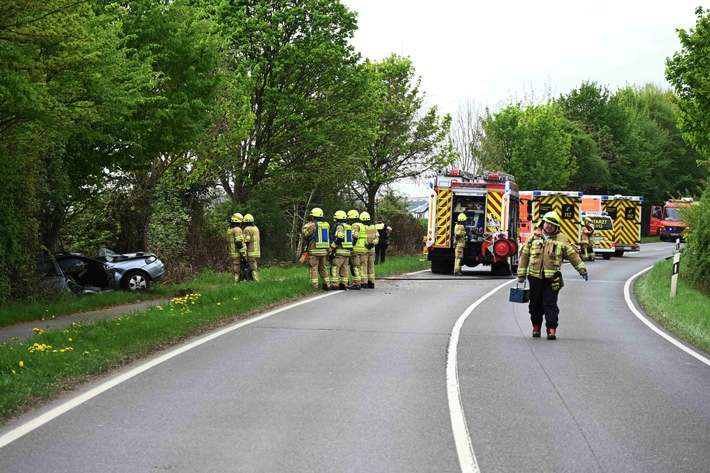 FW Pulheim: Unfall auf der L213 - Zwei Verletzte
