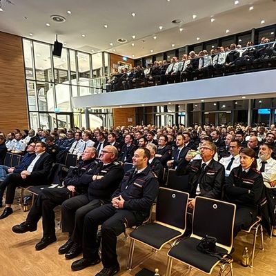KFV Bodenseekreis: Führungskräftefortbildung: Großes Interesse an Feuerwehr-Vorträgen des Landratsamts