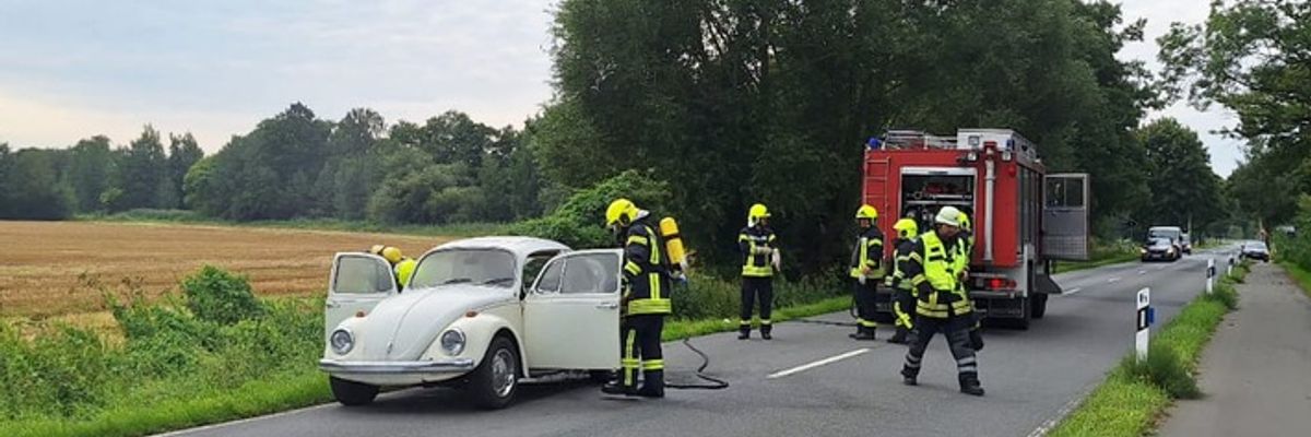 FW Flotwedel: PKW-Brand erfordert Einsatz der Ortsfeuerwehr Offensen