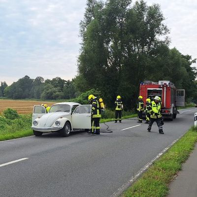 FW Flotwedel: PKW-Brand erfordert Einsatz der Ortsfeuerwehr Offensen