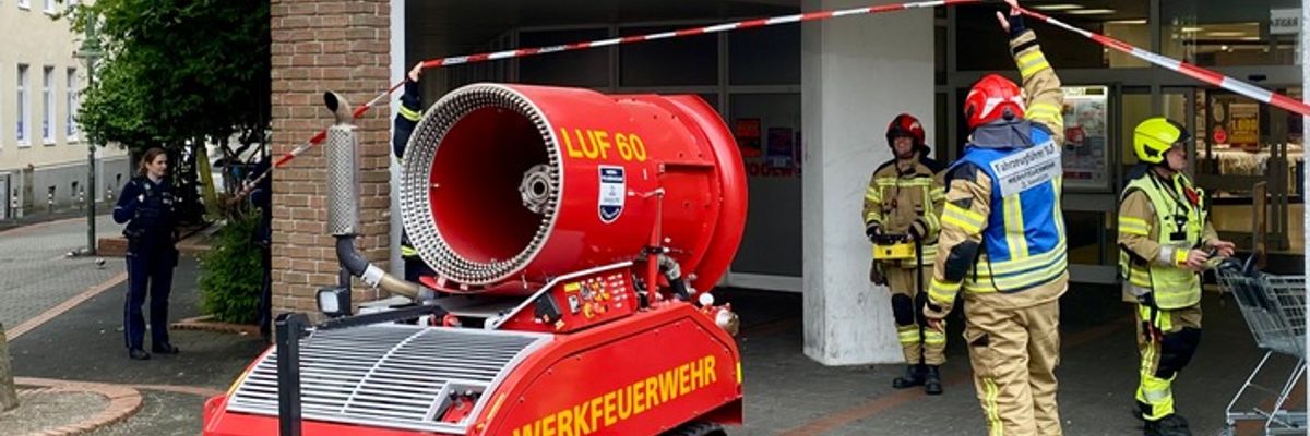 FW-MK: Brand im Außenbereich sorgt für Verrauchung im Waldstadtzentrum