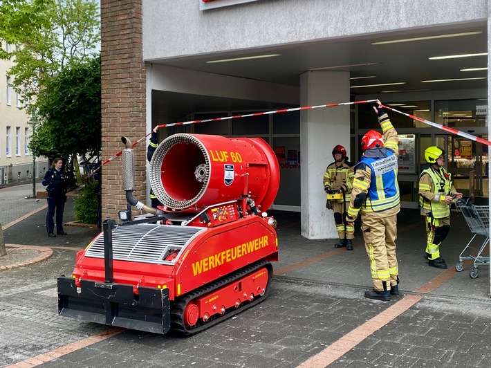 FW-MK: Brand im Außenbereich sorgt für Verrauchung im Waldstadtzentrum
