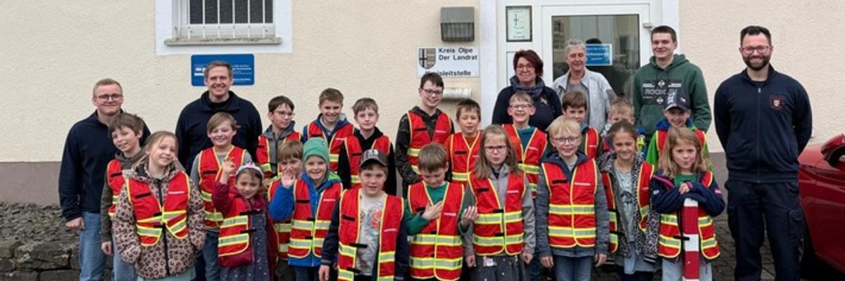 FW-OE: Was für ein cooles Event - Begeisterung bei den "LöschKids Heinsberg" beim Besuch der Kreisleitstelle in Olpe