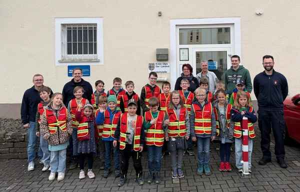 FW-OE: Was für ein cooles Event - Begeisterung bei den "LöschKids Heinsberg" beim Besuch der Kreisleitstelle in Olpe