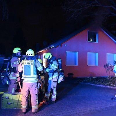 FW Pulheim: Sinnersdorf - Feuer im Dachgeschoss