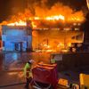 FW Minden: Großbrand einer Lagerhalle beschäftigt die Feuerwehr zwei Tage