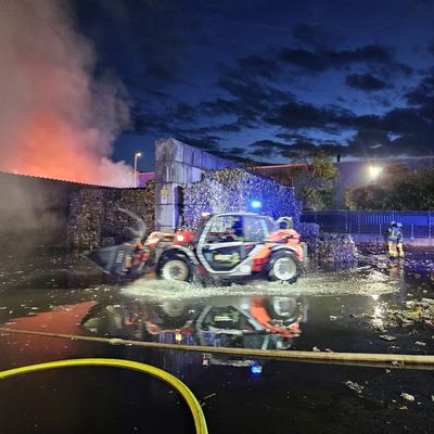FW-MK: Großbrand bei Müllverwerter