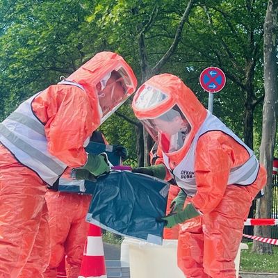 FW-BN: Verdächtige Briefsendung in Poststelle - Großeinsatz der Feuerwehr im Stadtteil Hochkreuz.