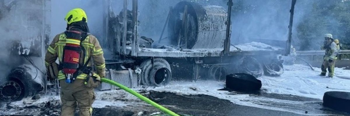 FW Ratingen: LKW Brand auf der A 44