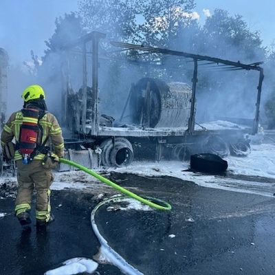 FW Ratingen: LKW Brand auf der A 44