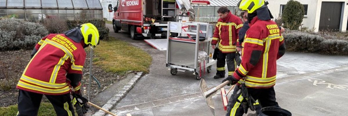 FW Reichenau: Dieselspur auf Strasse abgestreut, Reichenau-Mittelzell, 10.02.2026