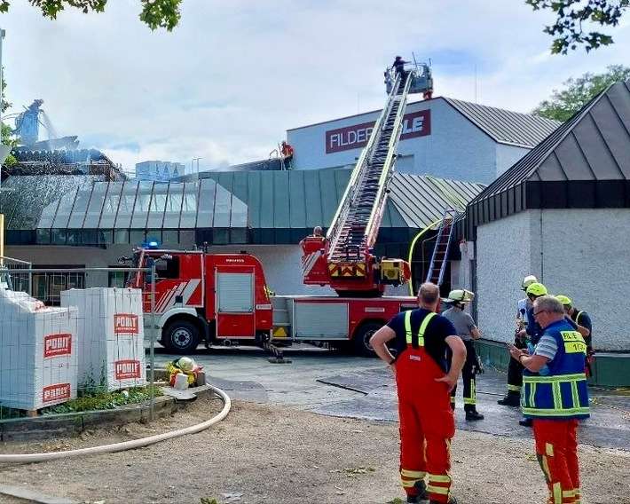 FW LK Esslingen: Abschließende Pressemitteilung: Brand in der Filderhalle: Feuerwehr im Großeinsatz (Stand 23.06.2026, 21:30 Uhr)