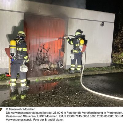 FW-M: Feuer in Lagerraum einer Malerei (Sendling-Westpark)