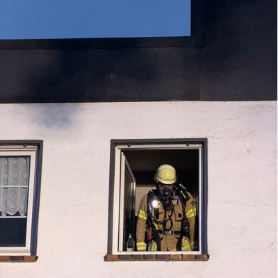 FW-EN: Flammen schlagen aus Fenster - Brandeinsatz für die Feuerwehr Herdecke