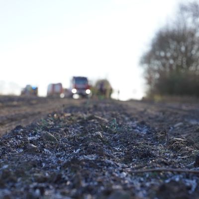 FW-SE: Zwei Hektar Feld in Flammen