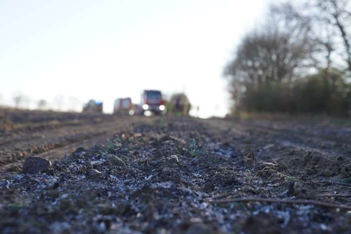 FW-SE: Zwei Hektar Feld in Flammen