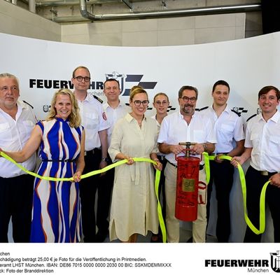 FW-M: Einweihung des neuen Gerätehauses der Freiwilligen Feuerwehr München - Abteilung Großhadern