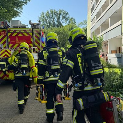 Feuerwehr MTK: Hochhauseinsatz und sechs weitere Alarmierungen halten Feuerwehren auf Trab