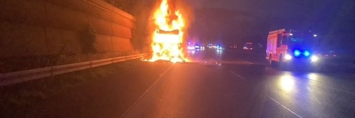 FW-GE: Brennt LKW auf der A2 Fahrtrichtung Oberhausen/Anschlussstelle Gladbeck