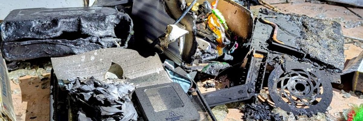 FW-KLE: Brand in Dachgeschosswohnung: Rauchmelder rettet Leben