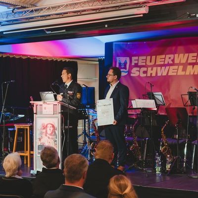 FW-EN: Die Stadt Schwelm feiert ihre Blauröcke: Ein glanzvoller Festabend zum 150-jährigen Jubiläum der Feuerwehr