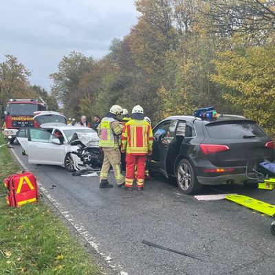 FW Lehrte: 5 Verletzte bei Verkehrsunfall auf der L413 bei Sievershausen