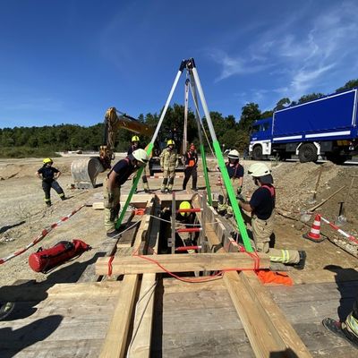 FW Konstanz: Gemeinsame Übung - Tiefbauunfall auf einer Baustelle