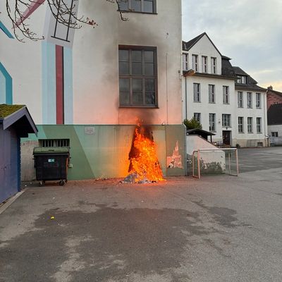 FW-MH: FW-MH: Kleinbrand an Schule
