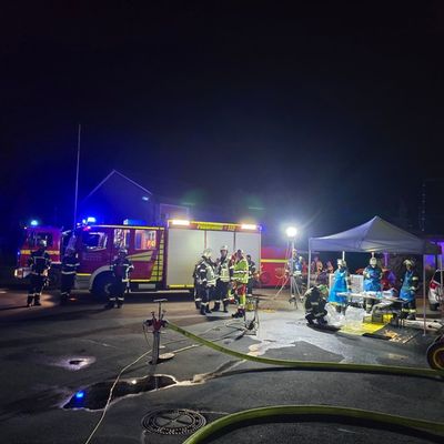 FW-WRN: Dachstuhlbrand in Werne - Feuerwehr verhindert Ausbreitung des Feuers
