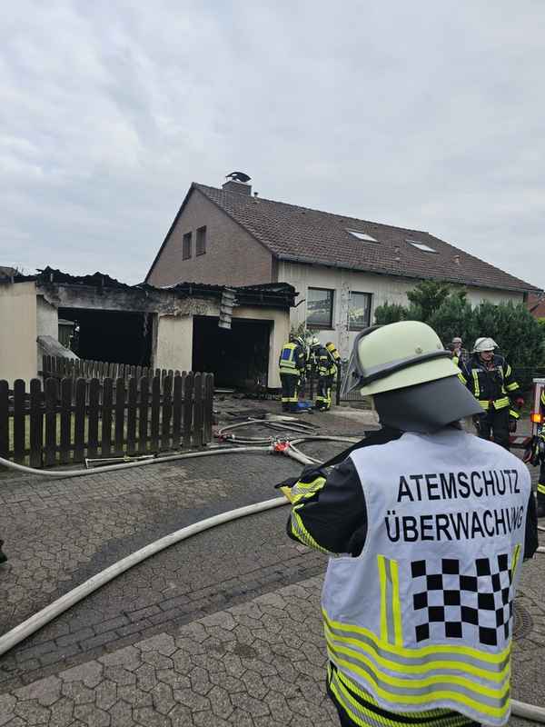 FW Celle: Garagenbrand in Garßen