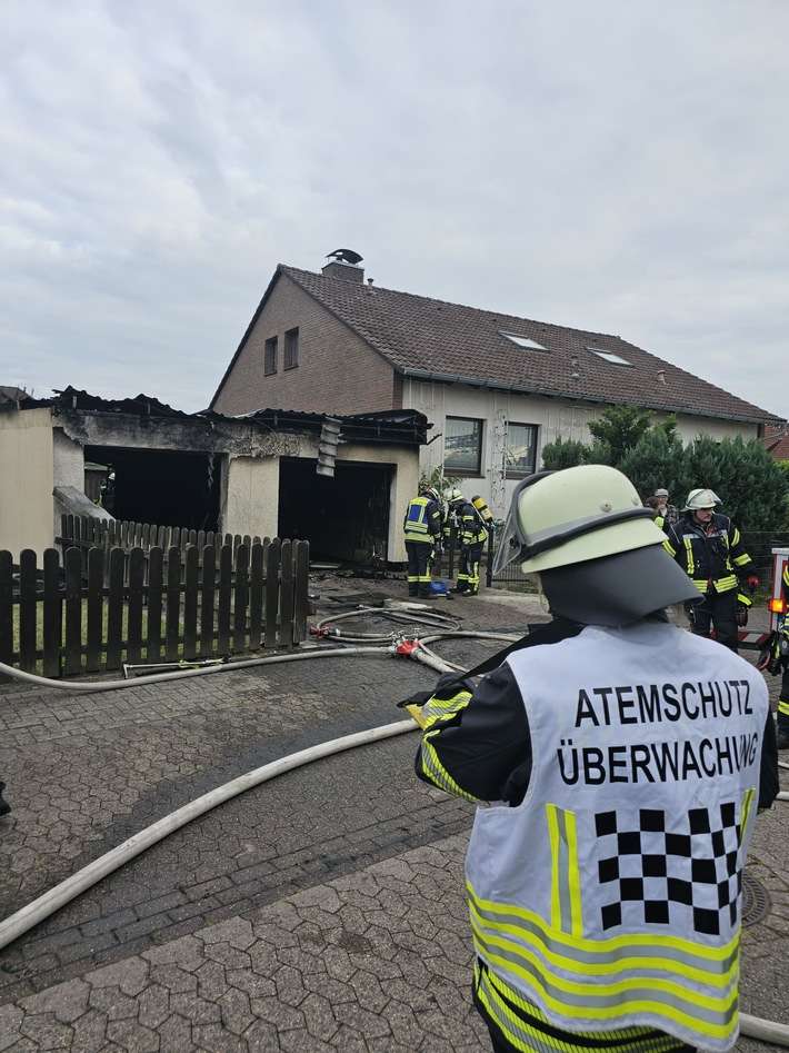 FW Celle: Garagenbrand in Garßen