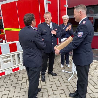FW-PI: Schlüsselübergabe beim Erweiterungsbau der Feuerwehrtechnischen Zentrale