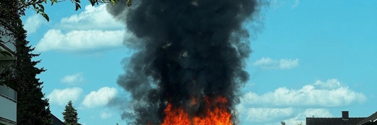 FW Paderborn: Dachstuhlbrand macht Wohnhaus zurzeit unbewohnbar
