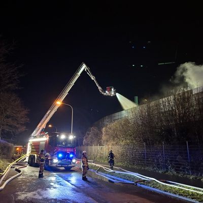 FW Alpen: Überörtliche Hilfeleistung nach Großbrand