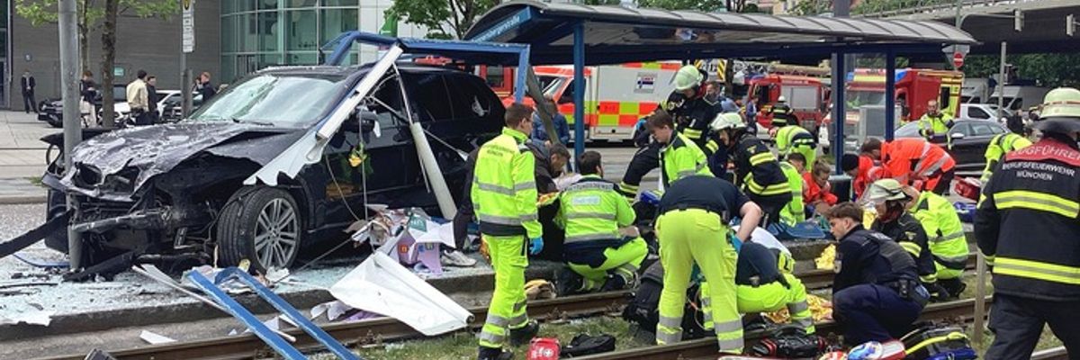 FW-M: Sieben Verletzte durch Unfall (Neuhausen)