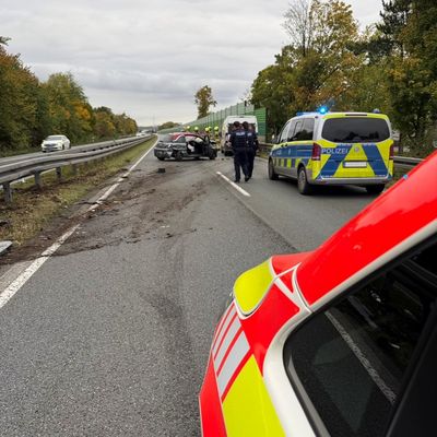FW Paderborn: Verkehrsunfall auf der B64 sorgt für Verkehrsbeeinträchtigung