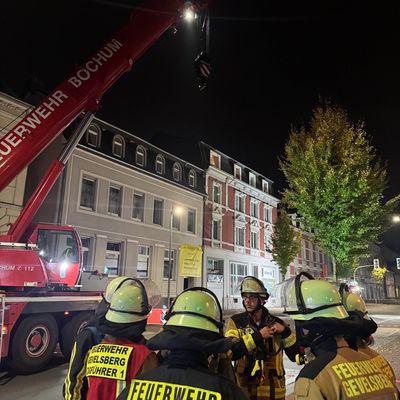 FW-EN: Feuerwehr, THW und Hilfsorganisationen weiter an der Hagener Straße intensiv im Einsatz