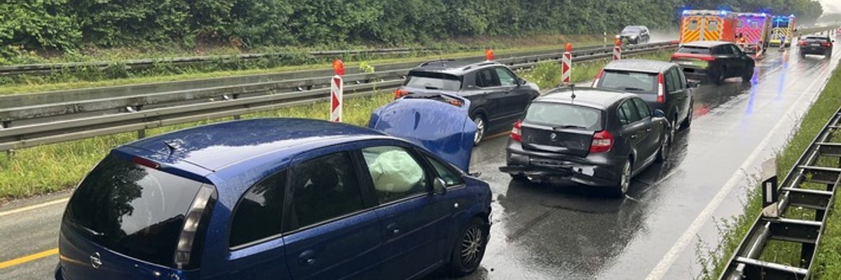 FW Paderborn: Verkehrsunfall mit drei beteiligten PKW
