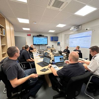 FW Grevenbroich: Hochwasserwarnung für Grevenbroich nach Starkregenlage über NRW - Feuerwehr überwacht und koordiniert Gefahrenlage kontinuierlich im Führungsstab