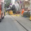 FW Celle: Tödlicher Arbeitsunfall auf Baustelle - Bagger kippt bei Abrissarbeiten um