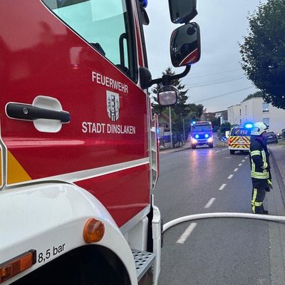FW Dinslaken: Schnelle Feuerwehr sorgt für einen glimpflich verlaufenen Wohnungsbrand