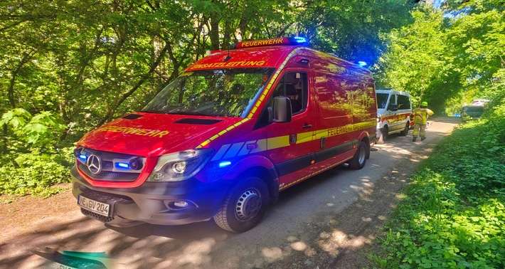 FW Grevenbroich: Jugendliche in Grevenbroich tot aus der Erft geborgen