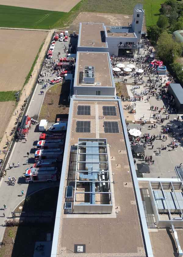 FW-NE: Eröffnungswoche Feuerwache Süd | Einweihung durch die Feuerwehr und Tag der offenen Tür mit mehreren tausend Besuchern