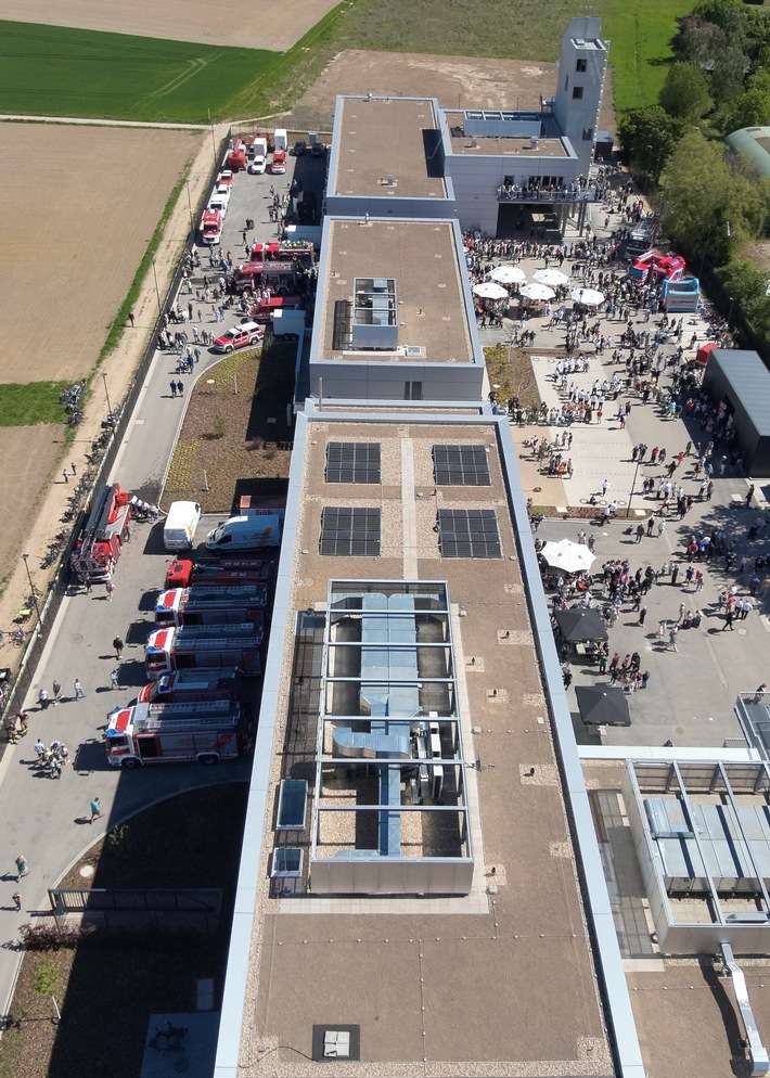 FW-NE: Eröffnungswoche Feuerwache Süd | Einweihung durch die Feuerwehr und Tag der offenen Tür mit mehreren tausend Besuchern