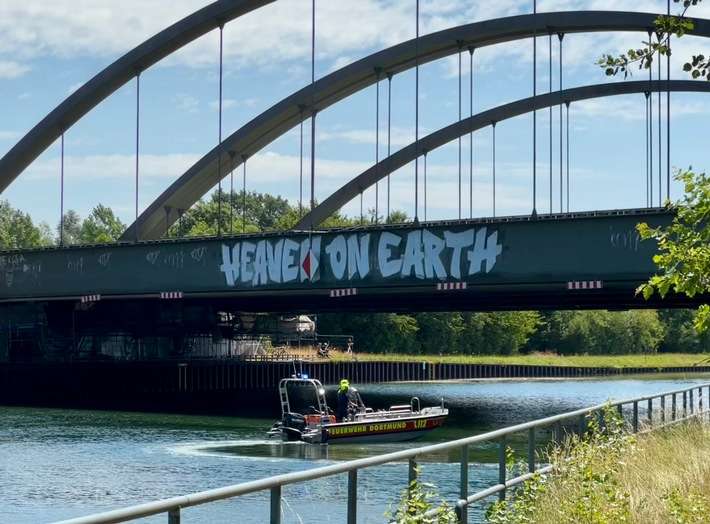FW-DO: Person aus Dortmund-Ems-Kanal geborgen - Umfangreicher Wasserrettungseinsatz
